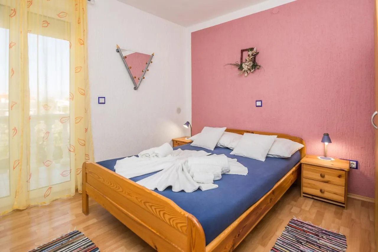 Apartment Kikas Vir 0*,