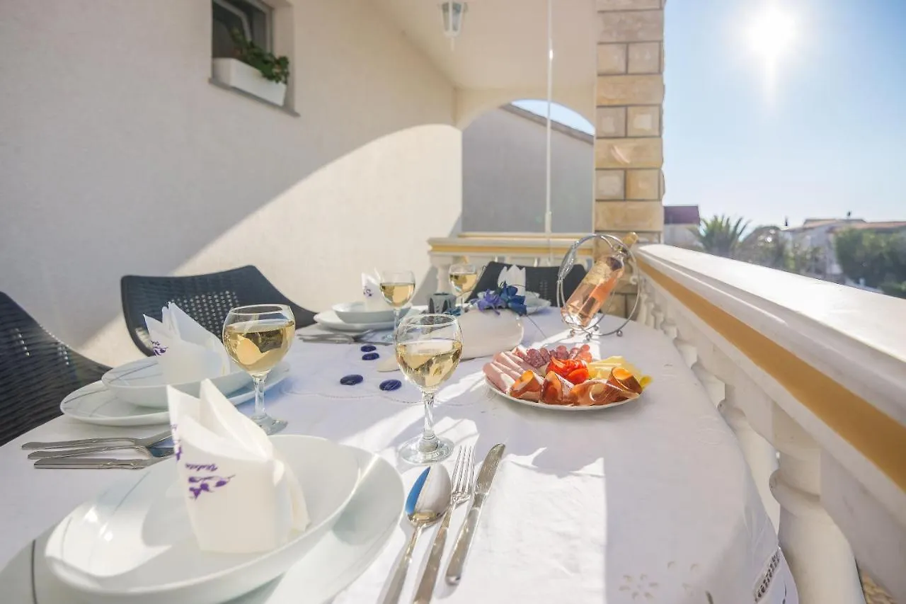 Apartment Kikas Vir 0*,  Croatia